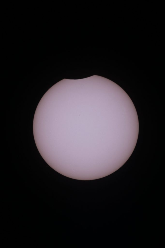 Sonnenfinsternis vom 10.6.2021
Zu Beginn war die Sonne nur ganz leicht "angebissen".
