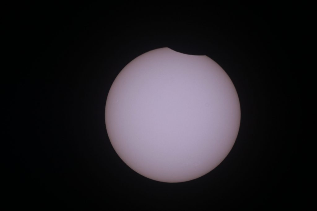 Sonnenfinsternis vom 10.6.2021
Nach knapp zwei Stunden war das Spektakel auch schon vorbei.